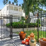 Modern 2Br On Carondelet By Hosteeva