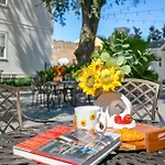 Modern 2Br On Carondelet By Hosteeva