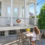 Charming 2Br On Carondelet By Hosteeva