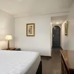 Le Richelieu Hotel In The French Quarter
