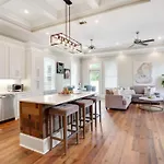 Spacious Southern Louisiana Escape Near Street Car