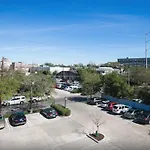 Spacious 4Bd Luxury Penthouse With Balcony