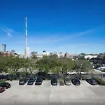 Spacious 4Bd Luxury Penthouse With Balcony