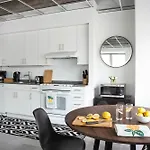 Sophisticated 2Br In C.B.D. By Sonder