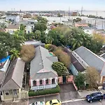 4 Bedroom -Famous Landmark Next To Bourbon St