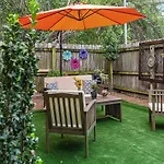 Modern Victorian House With Relaxing Courtyard