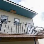 Modern Condo 2 Blocks From Quarters