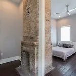 Modern Condo 2 Blocks From Quarters
