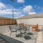 Cozy And Charming House With Luxury Amenities