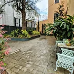 Parisian Courtyard Inn