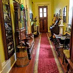 Parisian Courtyard Inn