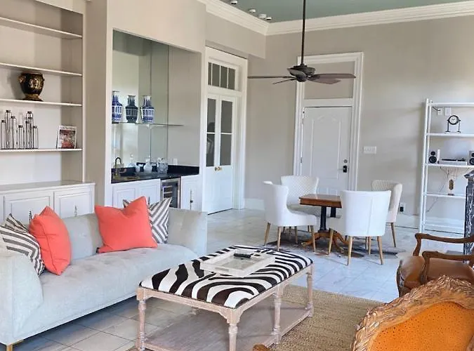French Quarter 3 Bedroom Condo With Balcony