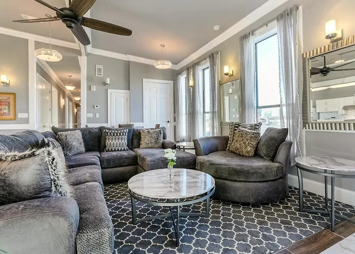 5Br Penthouse Steps To The Streetcar & Fq