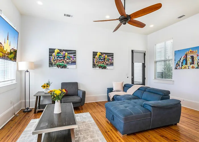 3Br Cottage On Carondelet By Hosteeva