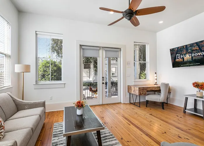 Stunning 3Br On Carondelet By Hosteeva