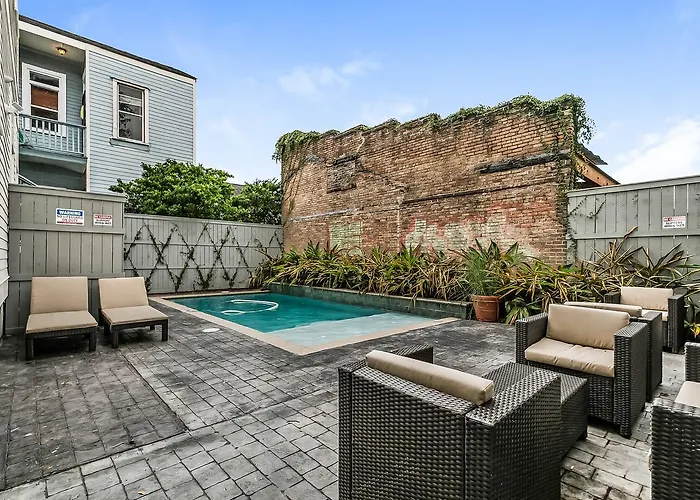 Modern 2Br On Carondelet By Hosteeva
