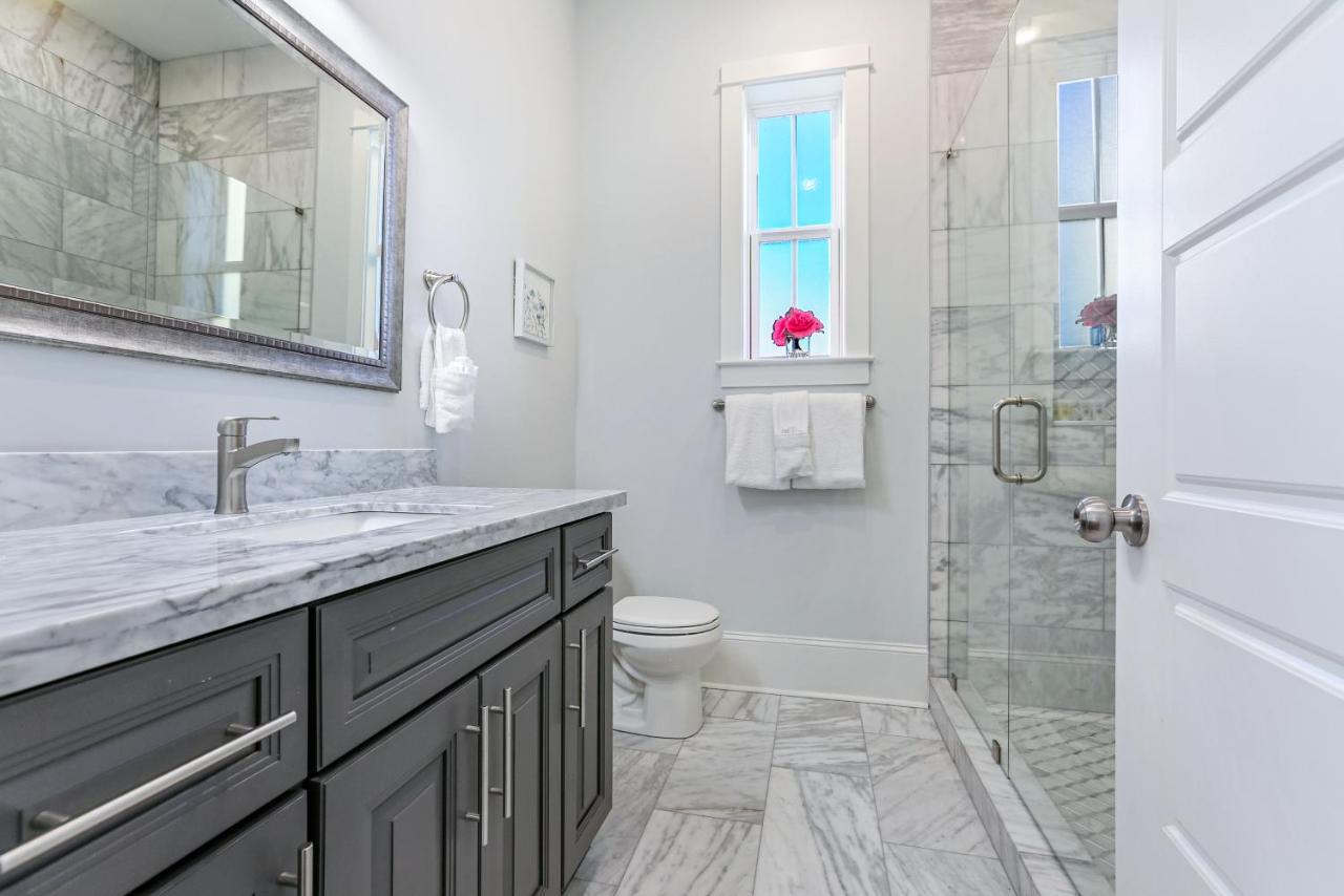 Apartment Hosteeva Chic Urban Retreat W Pool Steps To St Charles Ave And Near Bourbon St *