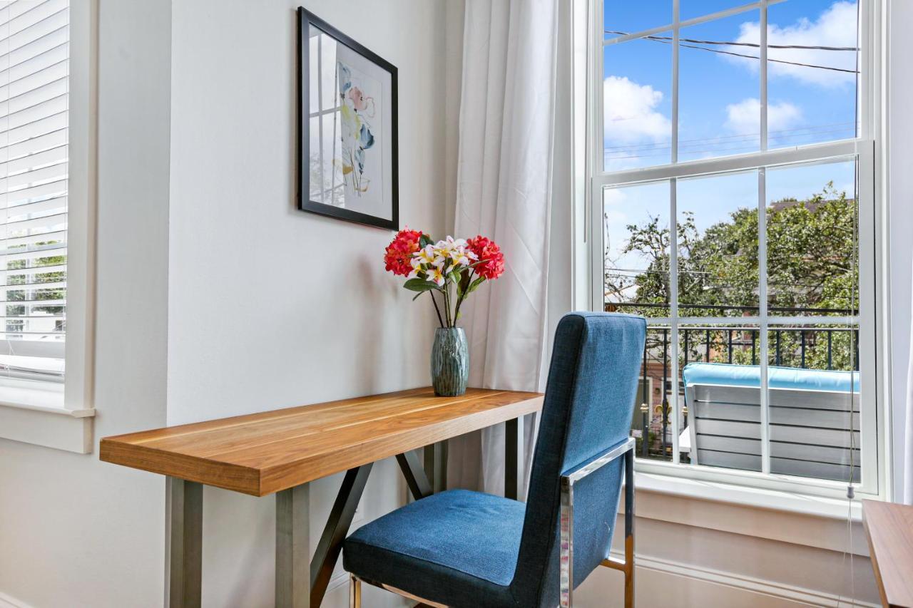Hosteeva Amazing 4 Bedroom Modern With Balcony Near Frnch Quarter