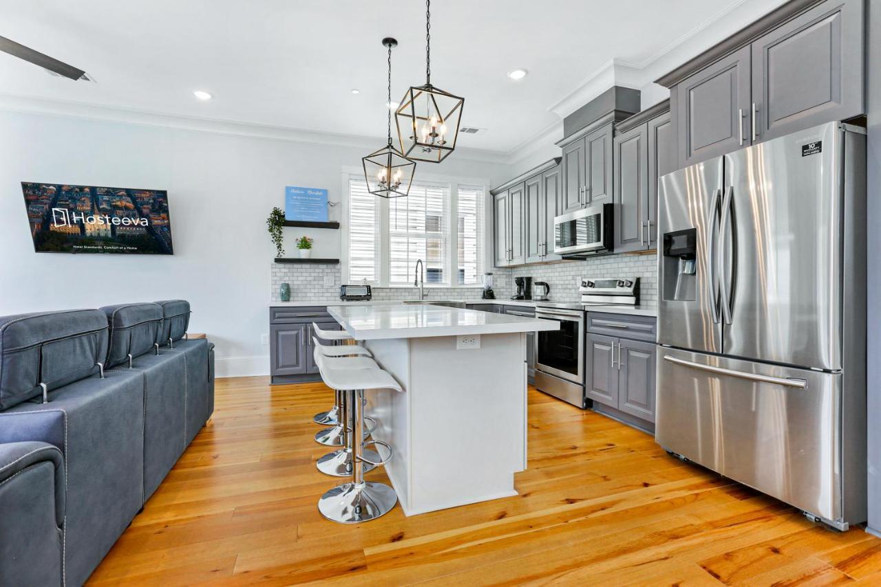 Hosteeva Amazing 4 Bedroom Modern With Balcony Near Frnch Quarter Apartment