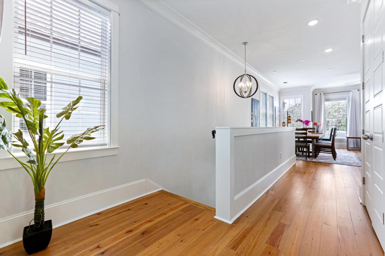 Hosteeva Amazing 4 Bedroom Modern With Balcony Near Frnch Quarter Apartment *