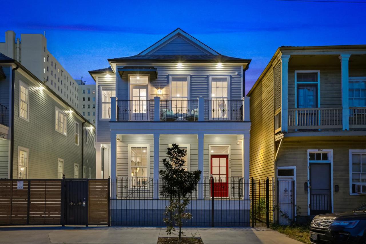 Hosteeva Amazing 4 Bedroom Modern With Balcony Near Frnch Quarter Apartment *