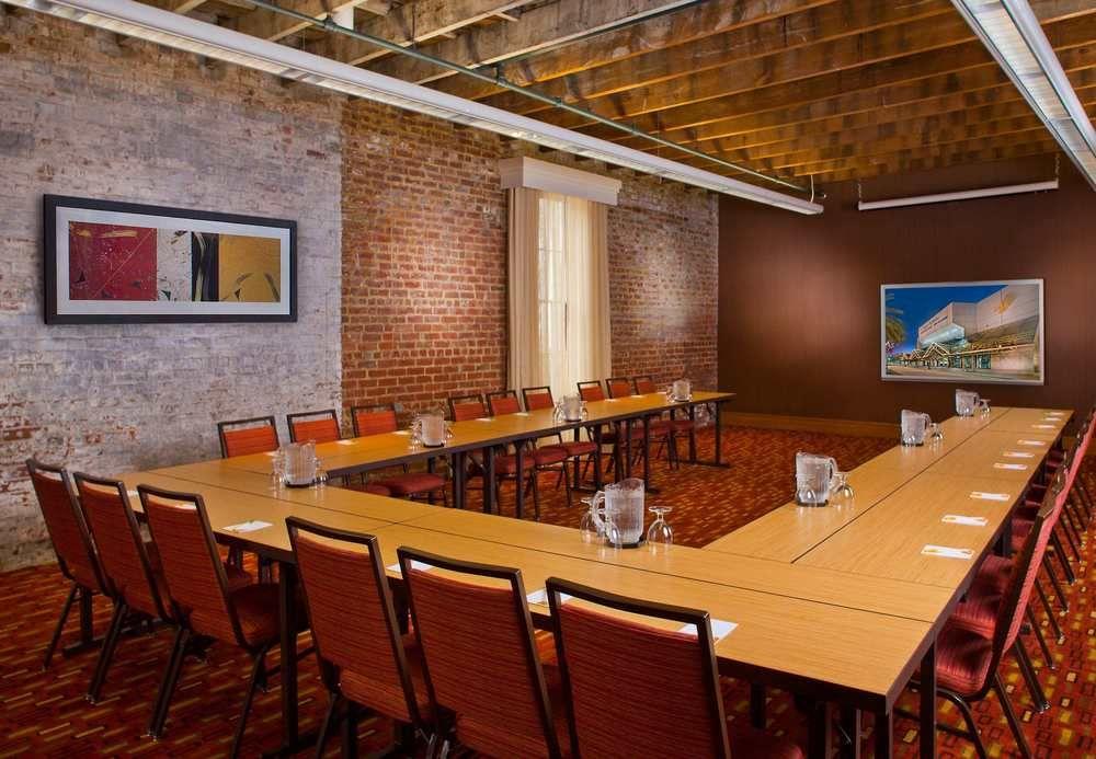 Courtyard By Marriott Warehouse Arts District Hotel 3*