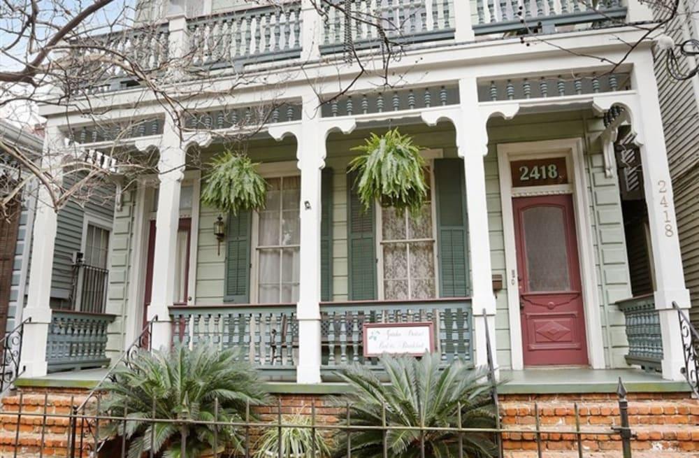Bed & Breakfast Garden District