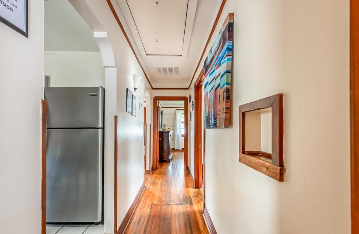 Private 3 Bedroom Minutes From French Quarter Walking Distance From River Apartment *