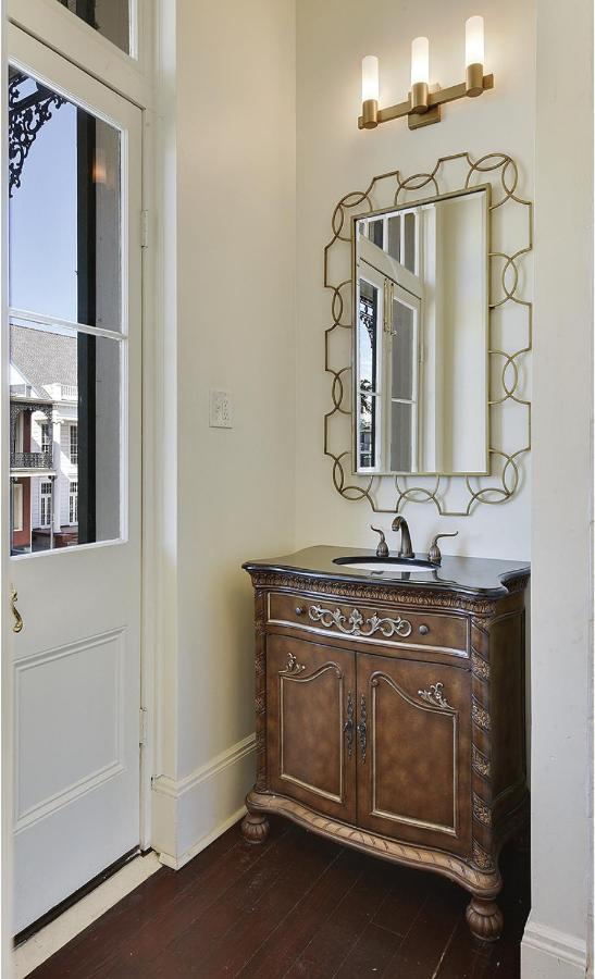 French Quarter 3 Bedroom Condo With Balcony Apartment *