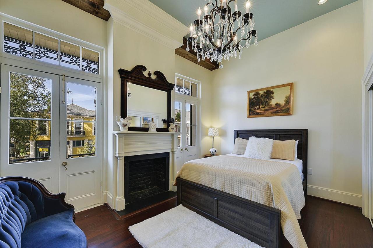 Apartment French Quarter 3 Bedroom Condo With Balcony