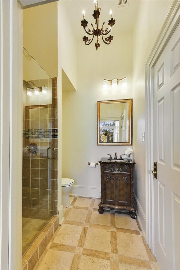 French Quarter 3 Bedroom Condo With Balcony *