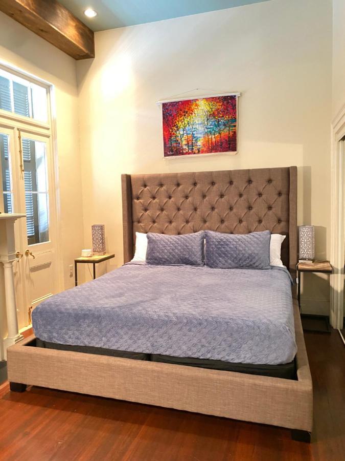 Apartment French Quarter 3 Bedroom Condo With Balcony New Orleans