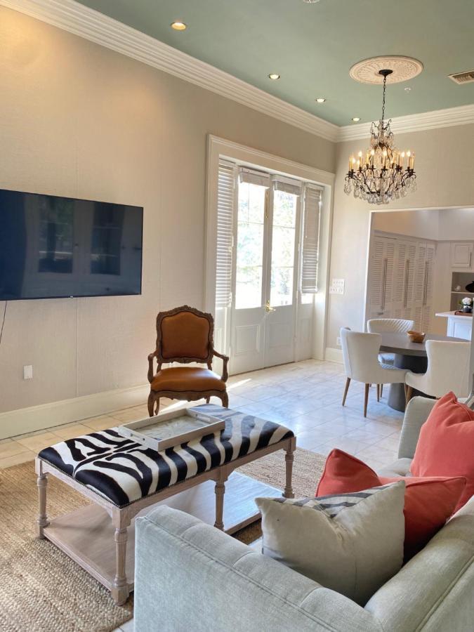 French Quarter 3 Bedroom Condo With Balcony Apartment