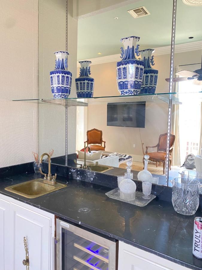 Apartment French Quarter 3 Bedroom Condo With Balcony *