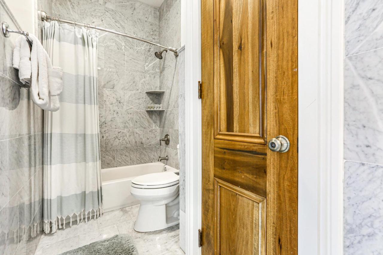 Stunning 5 Bedroom Urban Oasis Downtown Nola Holiday home