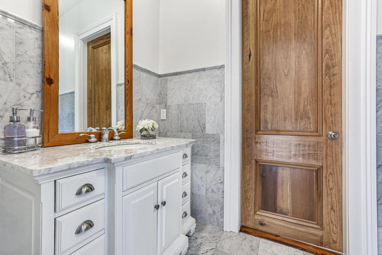 Stunning 5 Bedroom Urban Oasis Downtown Nola * New Orleans