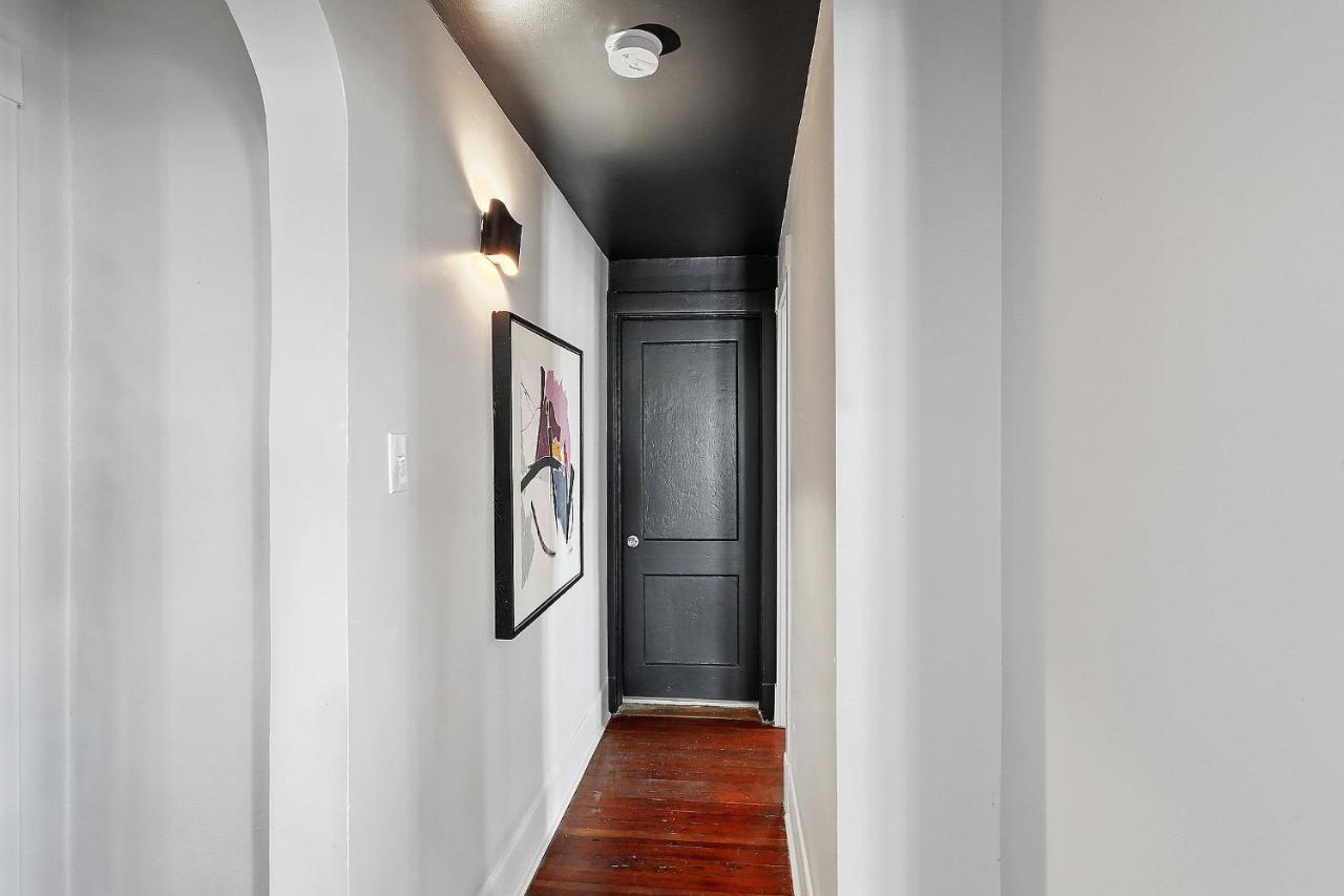 Carondelet Street Lux * New Orleans