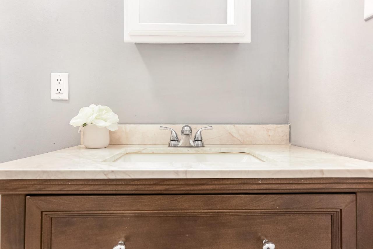 Apartment 5br Penthouse Steps To The Streetcar & Fq