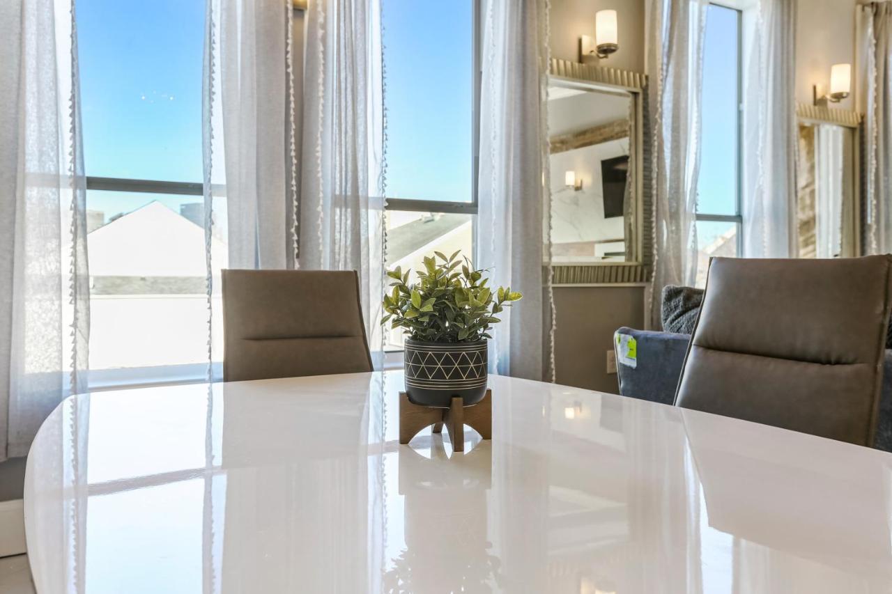 5br Penthouse Steps To The Streetcar & Fq * New Orleans