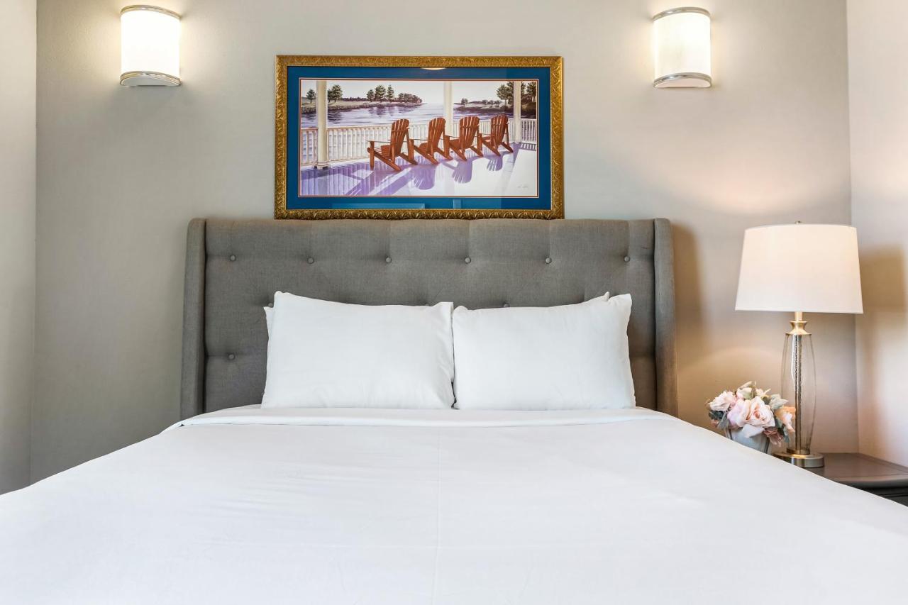 5br Penthouse Steps To The Streetcar & Fq * New Orleans