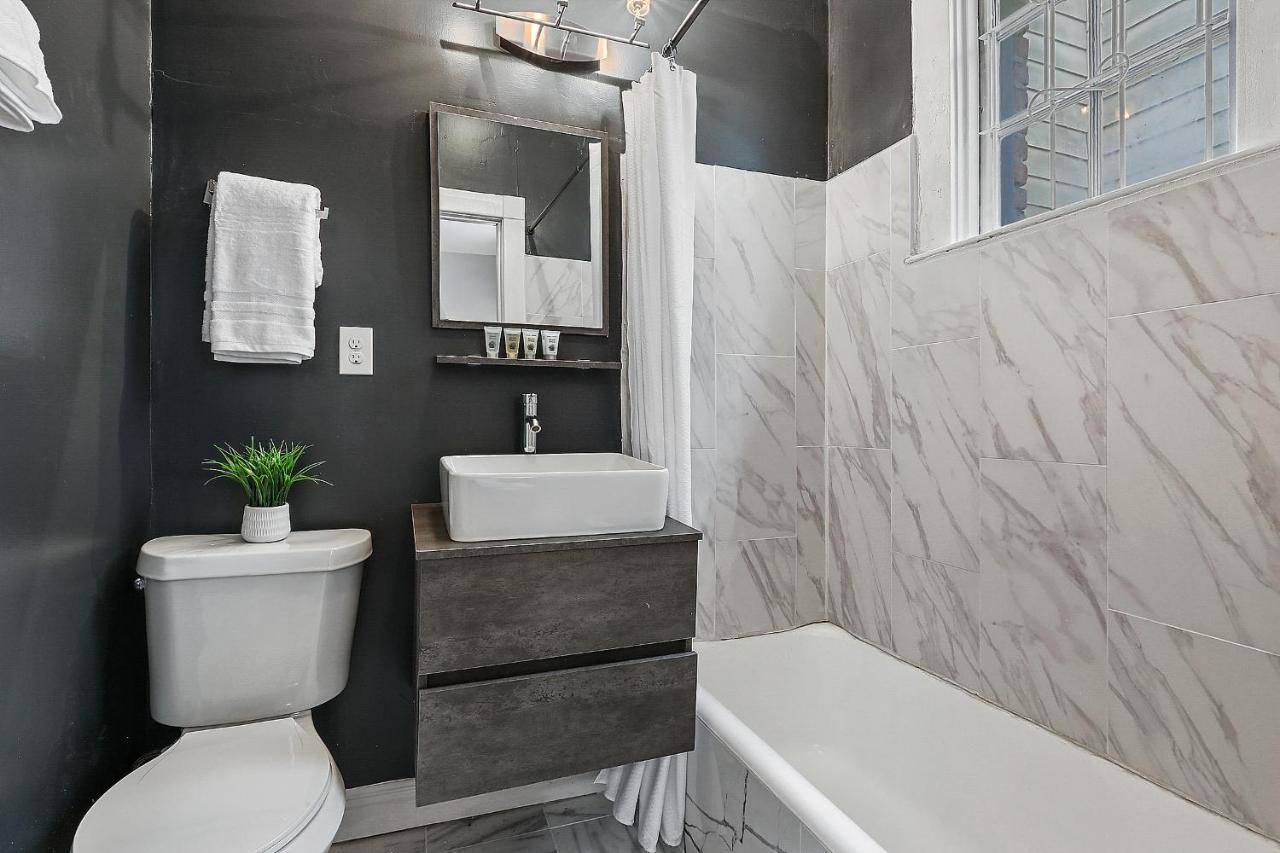 Carondelet Street Lux *