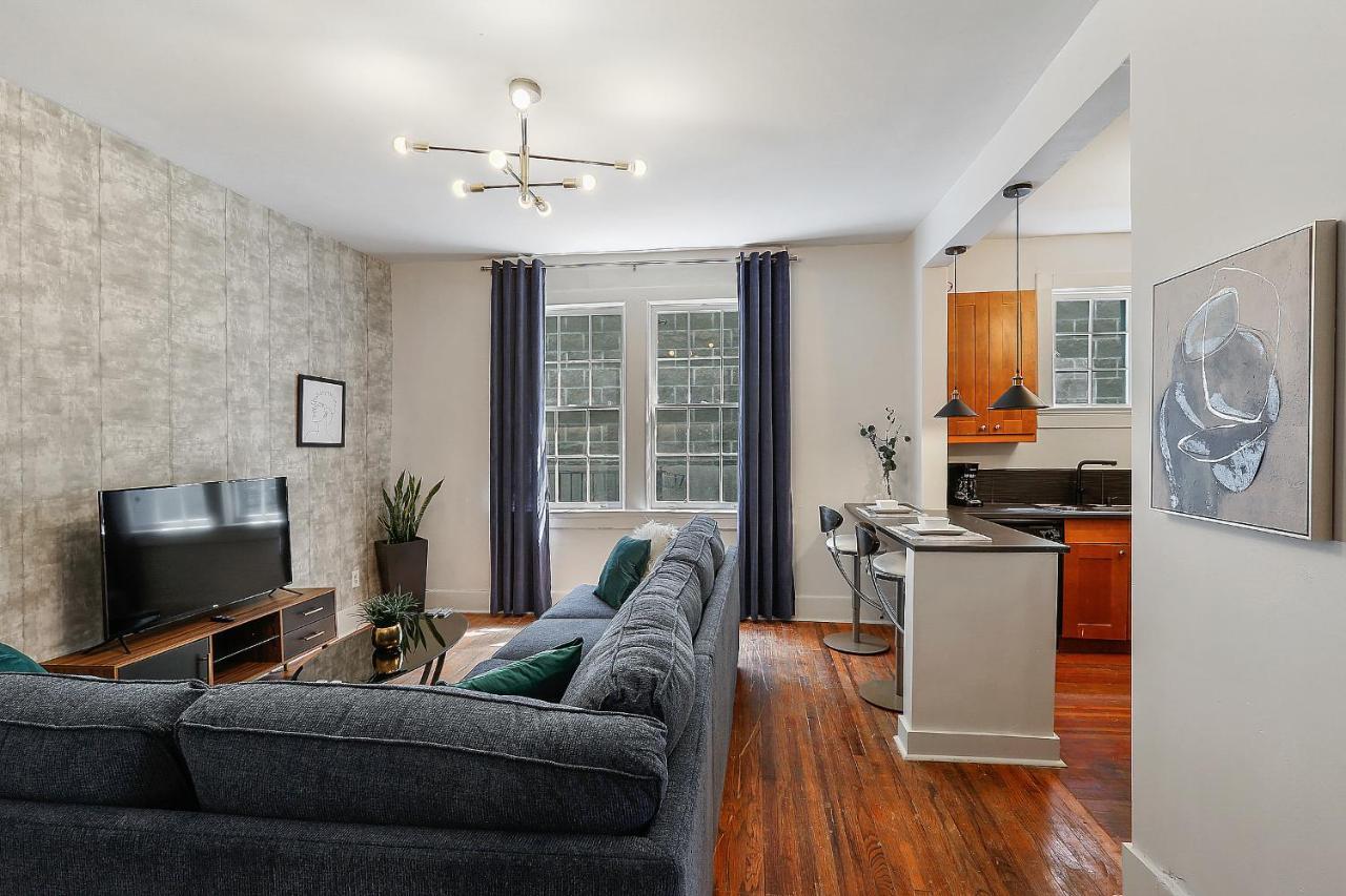 Carondelet Street Lux * New Orleans