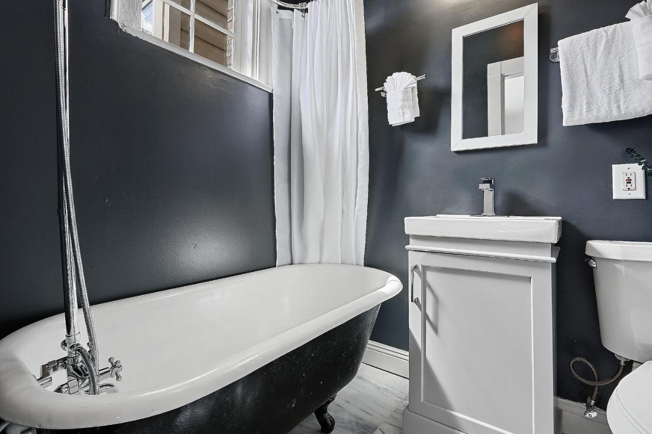 Carondelet Street Lux Apartment