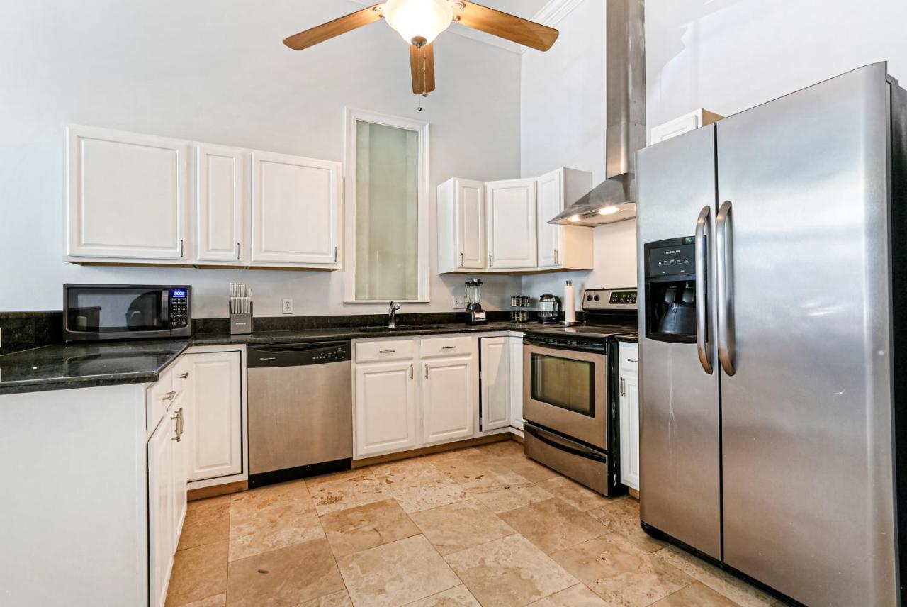 Hosteeva Modern Steps To St Charles Ave & Close To Fq Apartment *