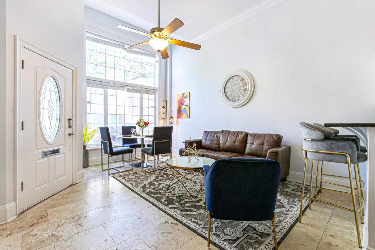 Hosteeva Modern Steps To St Charles Ave & Close To Fq Apartment