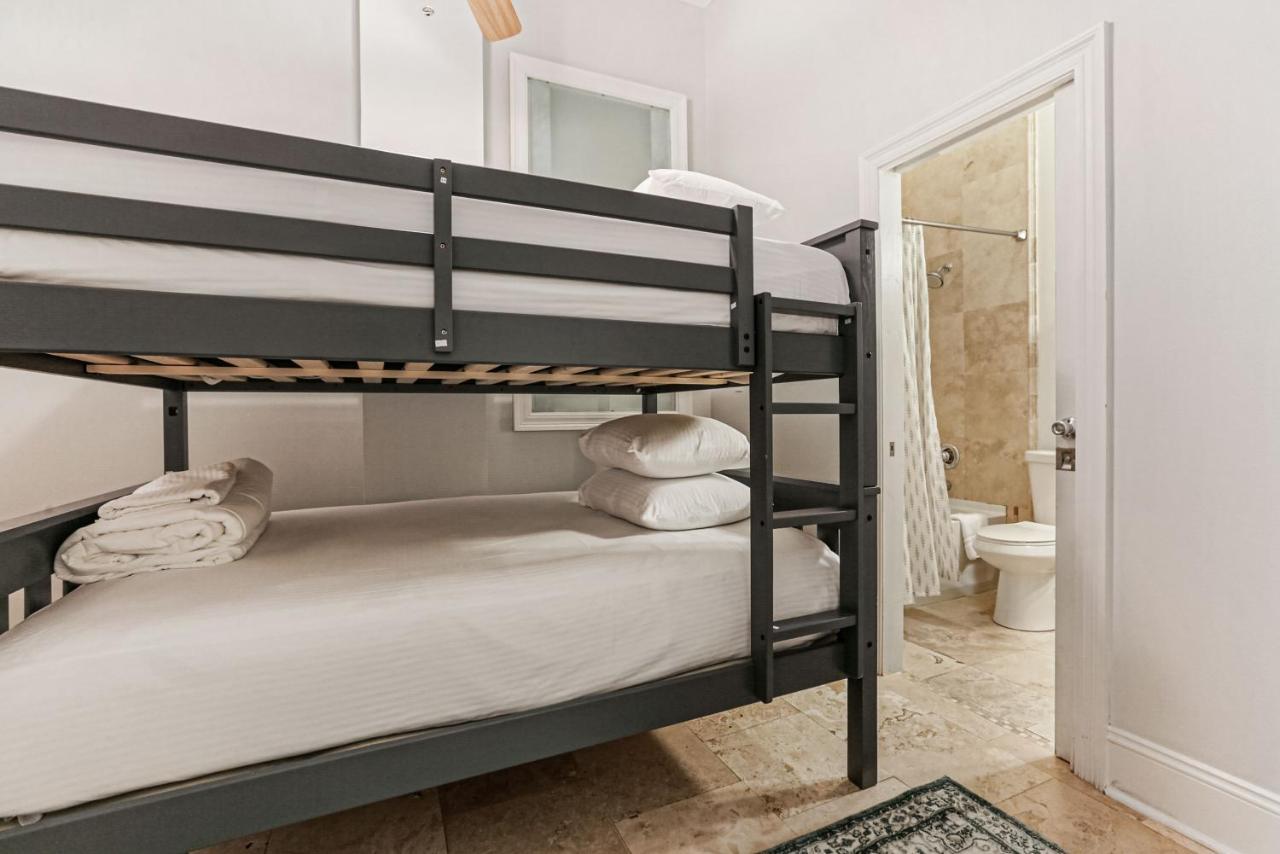Hosteeva Modern Steps To St Charles Ave & Close To Fq Apartment *