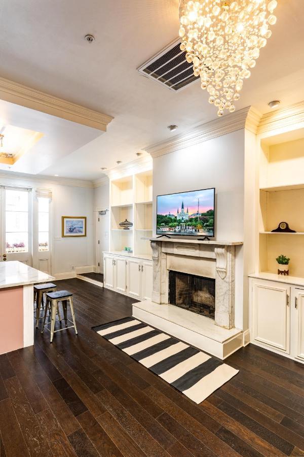 2Bd Condo Steps To Everything With Balcony & Courtyard *