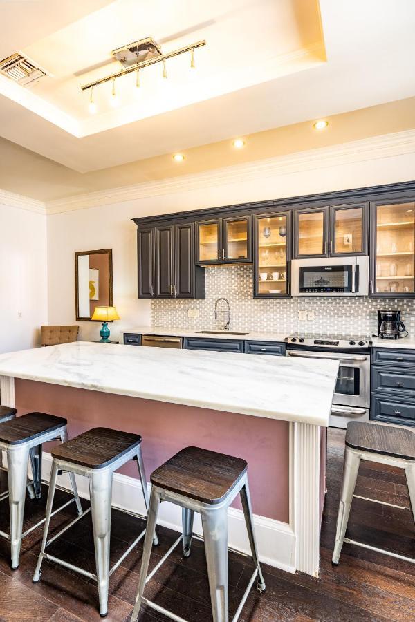 2Bd Condo Steps To Everything With Balcony & Courtyard *