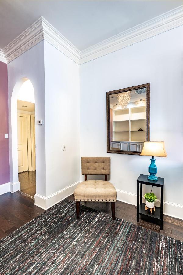 2Bd Condo Steps To Everything With Balcony & Courtyard