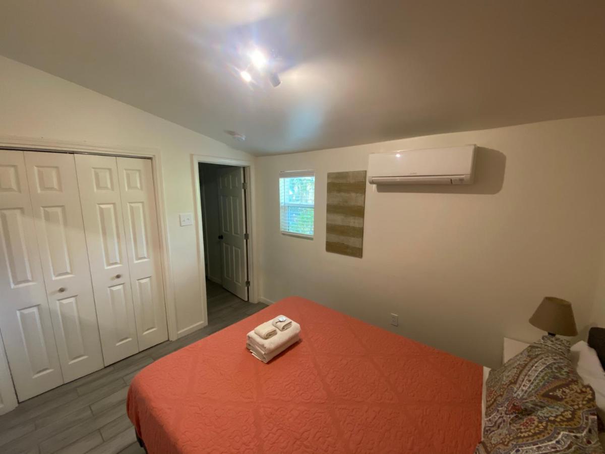 One Bedroom With Hot Tub 2 Blocks To Magazine Street New Orleans